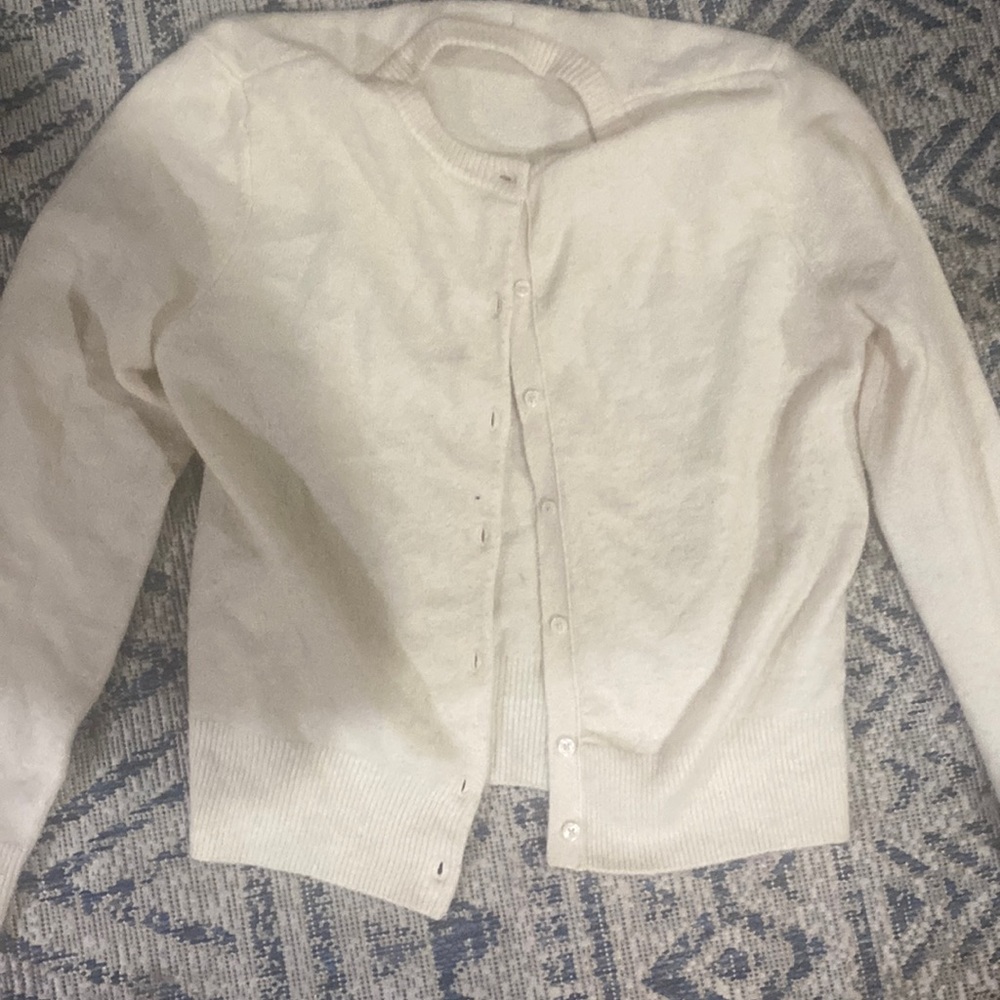 White/cream basic cardigan, good condition!